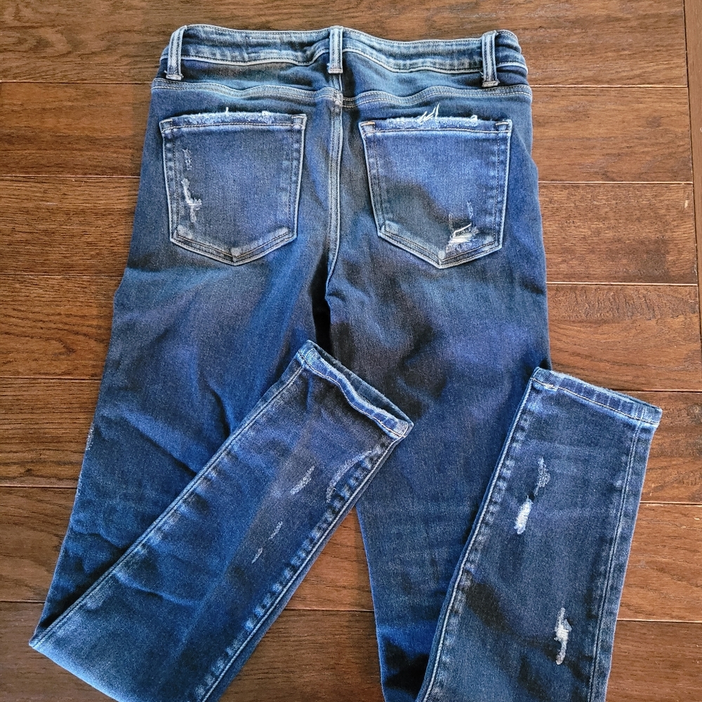 Dark wash stretch skinny jeans so 28